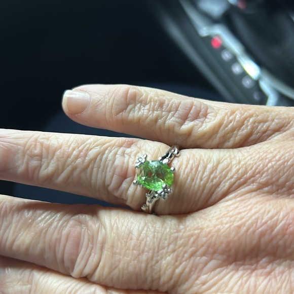 ♥️Beautiful Ring size 10 Green Oval cut Zircon silver plated band look of bamboo - Picture 9 of 12